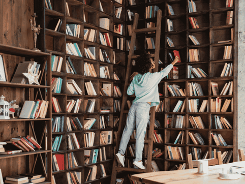 How to Arrange Books on Shelves: Simple Ways to Create a Beautiful Bookshelf